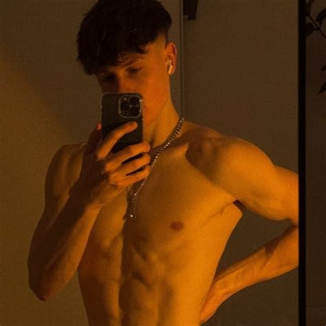 harry xleedsboyx|xleedsboyx (@xleedsboyyx)’s videos with original sound .